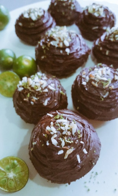 Mini Chocolate Cupcakes with Chocolate, Avocado & Lime Frosting